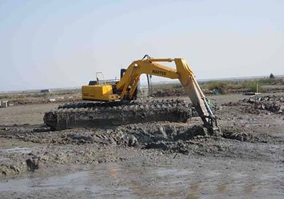 湖南水陸兩用挖掘機(jī)出租 澤軍工程機(jī)械租賃助力室外裝飾裝潢工程