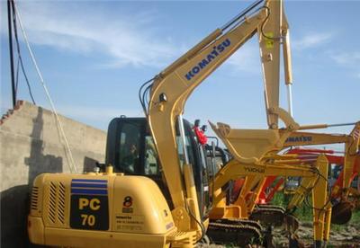 二手挖掘機(jī)選購指南 上海功勤工程機(jī)械為您提供全國包運的優(yōu)質(zhì)二手60、70、120、200型挖掘機(jī)